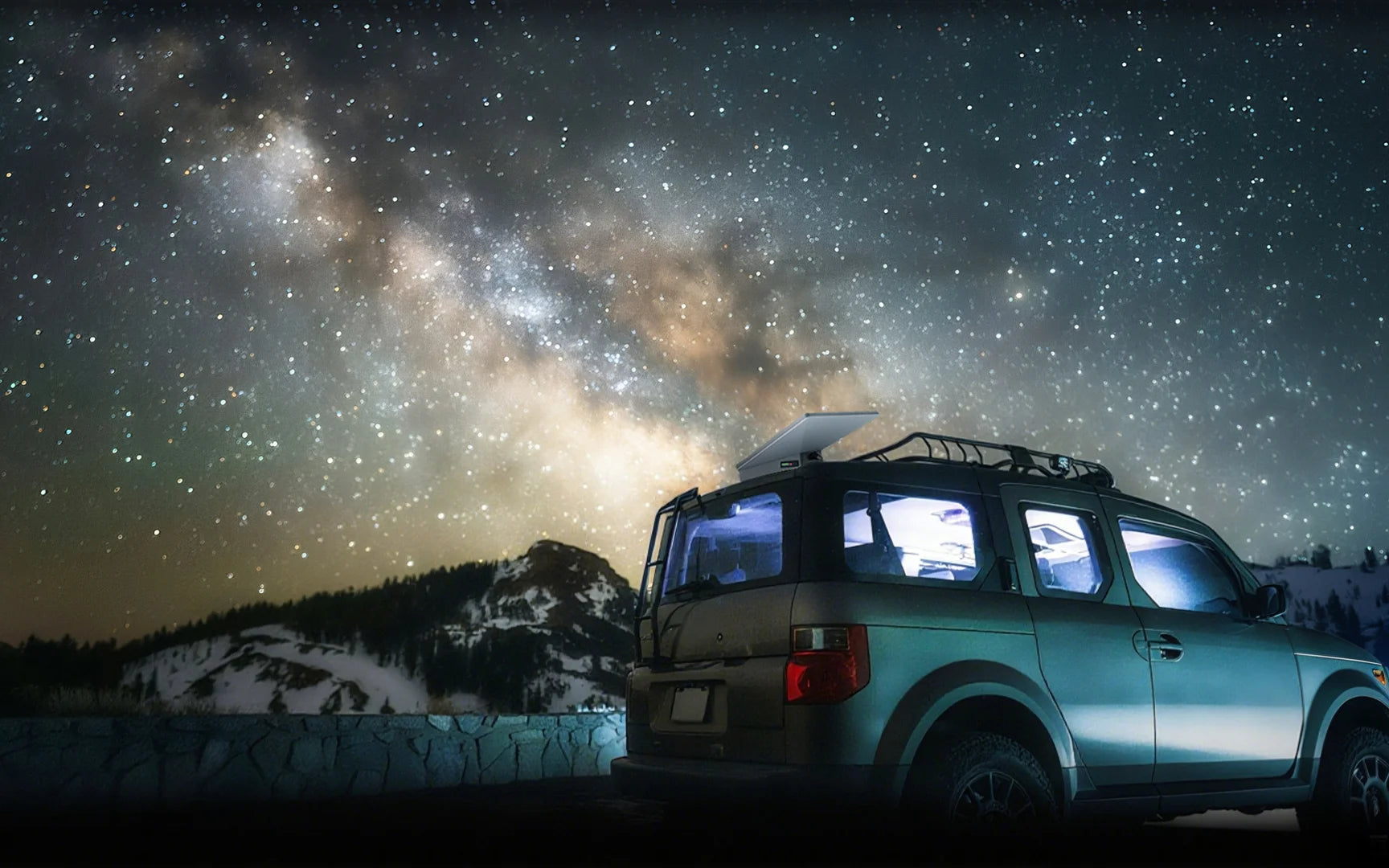 Starlink Mini with Portable Battery on Camper Van – Reliable Internet for Stargazing and Off-Grid Camping